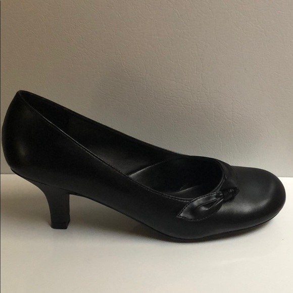 Black high heel shoe gently used wore once size 8 - Picture 12 of 12